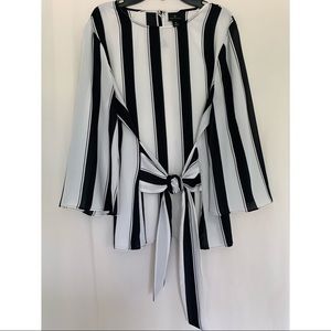 STUNNING✨ Black & White Tie Worthington Blouse